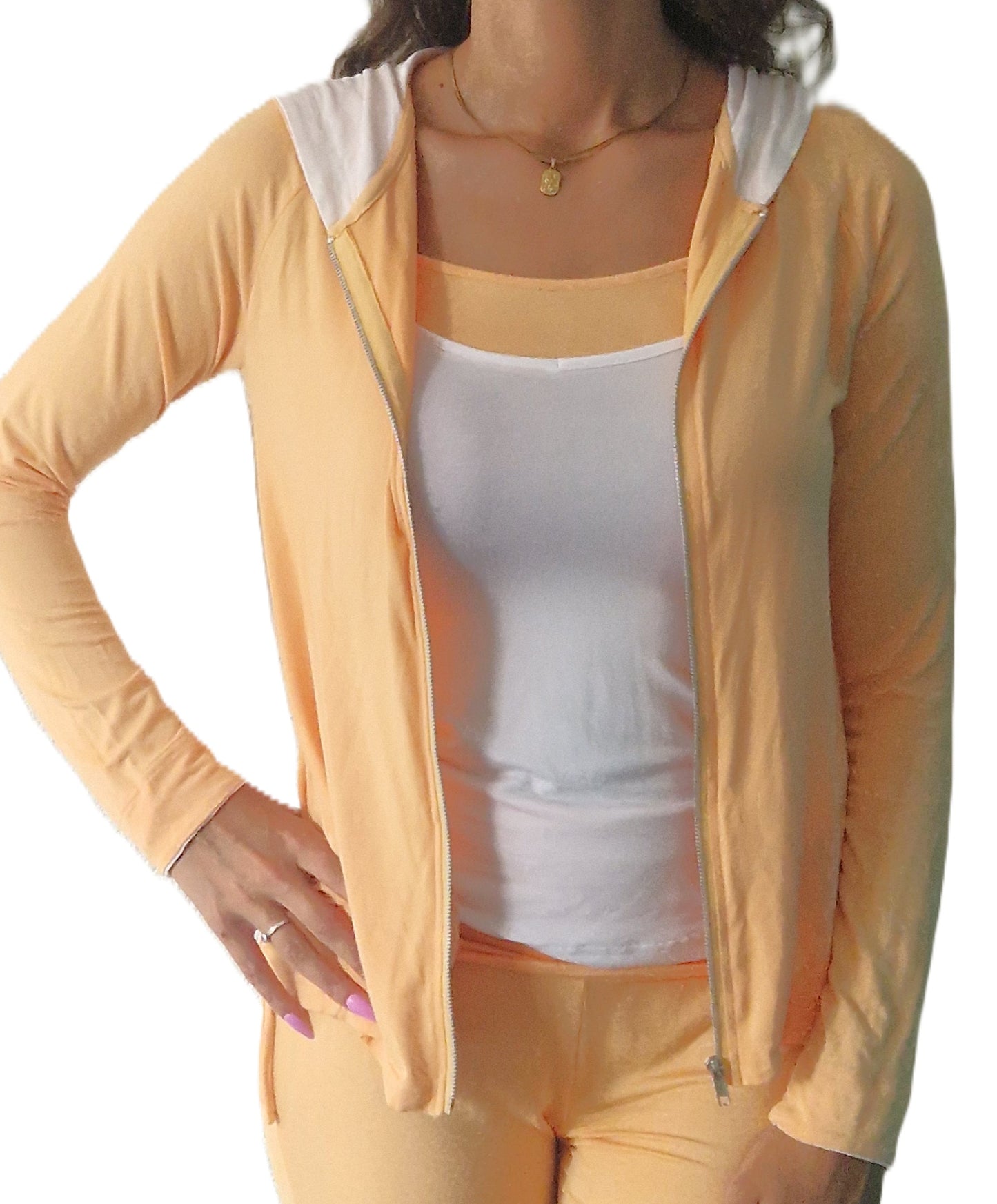 Yoga Spaghetti top white with peach accent
Made of 92% bamboo textile and 8% elastane