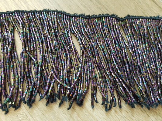 Beaded string with strands of black mother of pearl with many beads

 1 meter long, strands 30cm long
