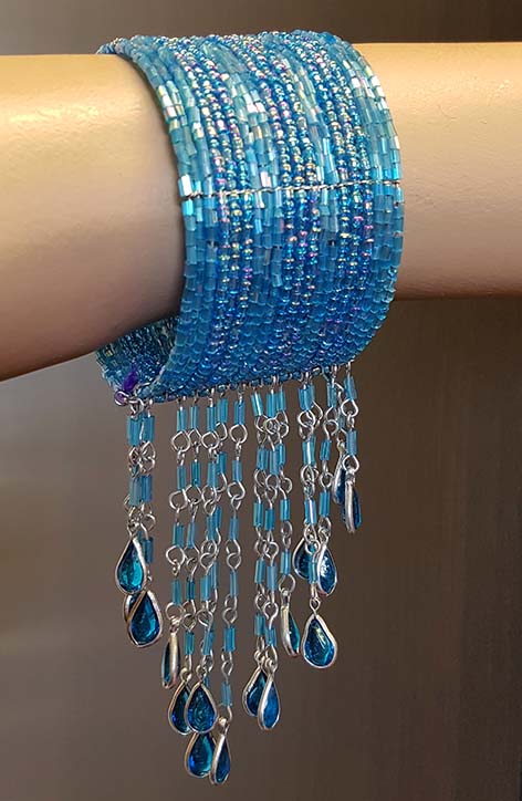 Bracelet in turquoise with beads