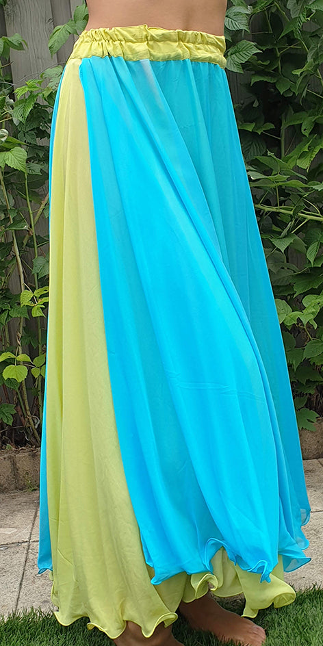 Skirt in 2 layers, top layer turquoise