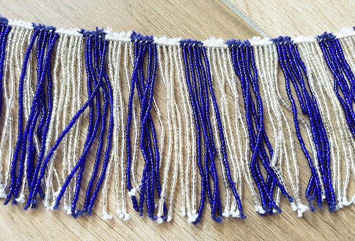 Bead string with blue/transparent white strands 10cm