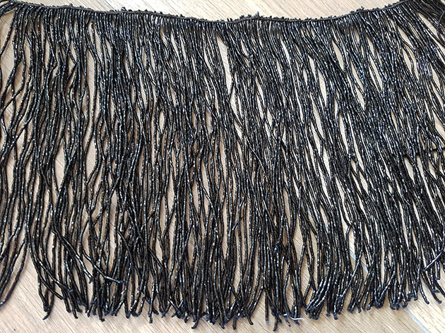 Beaded string with strands of black mother of pearl 30cm