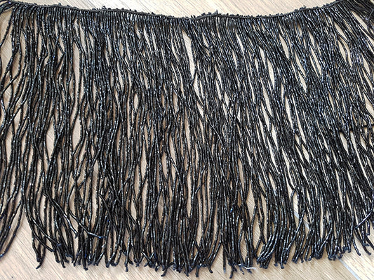 Beaded string with strands of black mother of pearl with many beads

 1 meter long, strands 30cm long