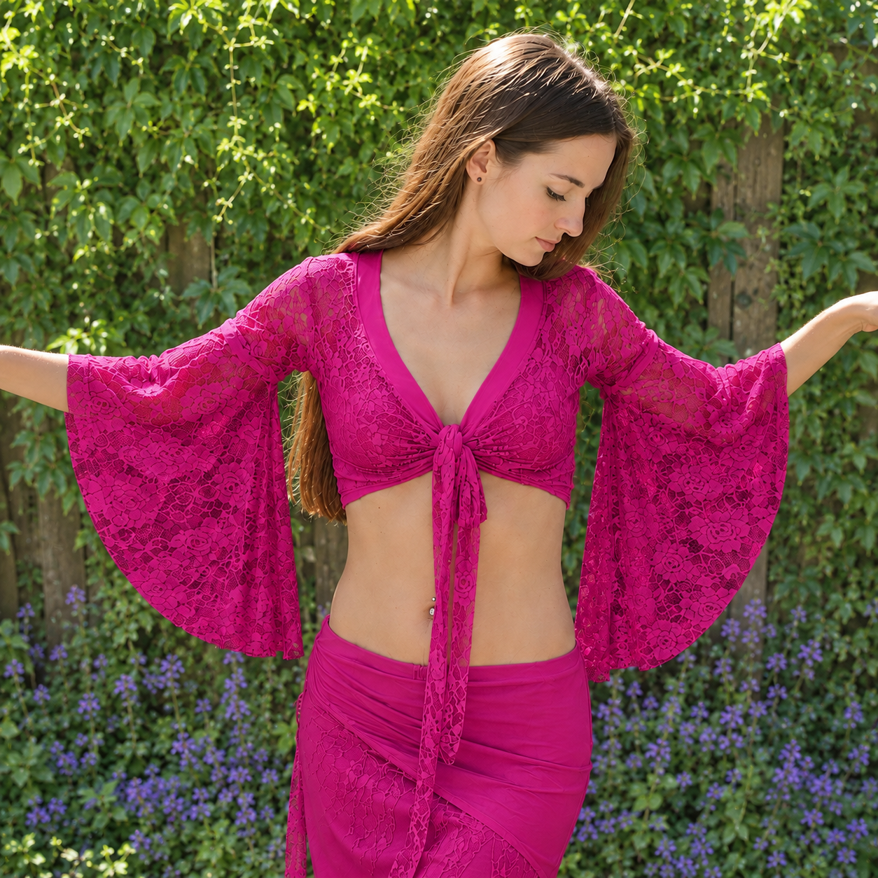 Top entirely of lace stretch fabric in fuchsia