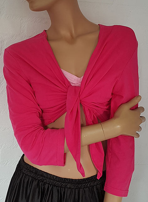 Belly dance top in fuchsia with three-quarter sleeves.
