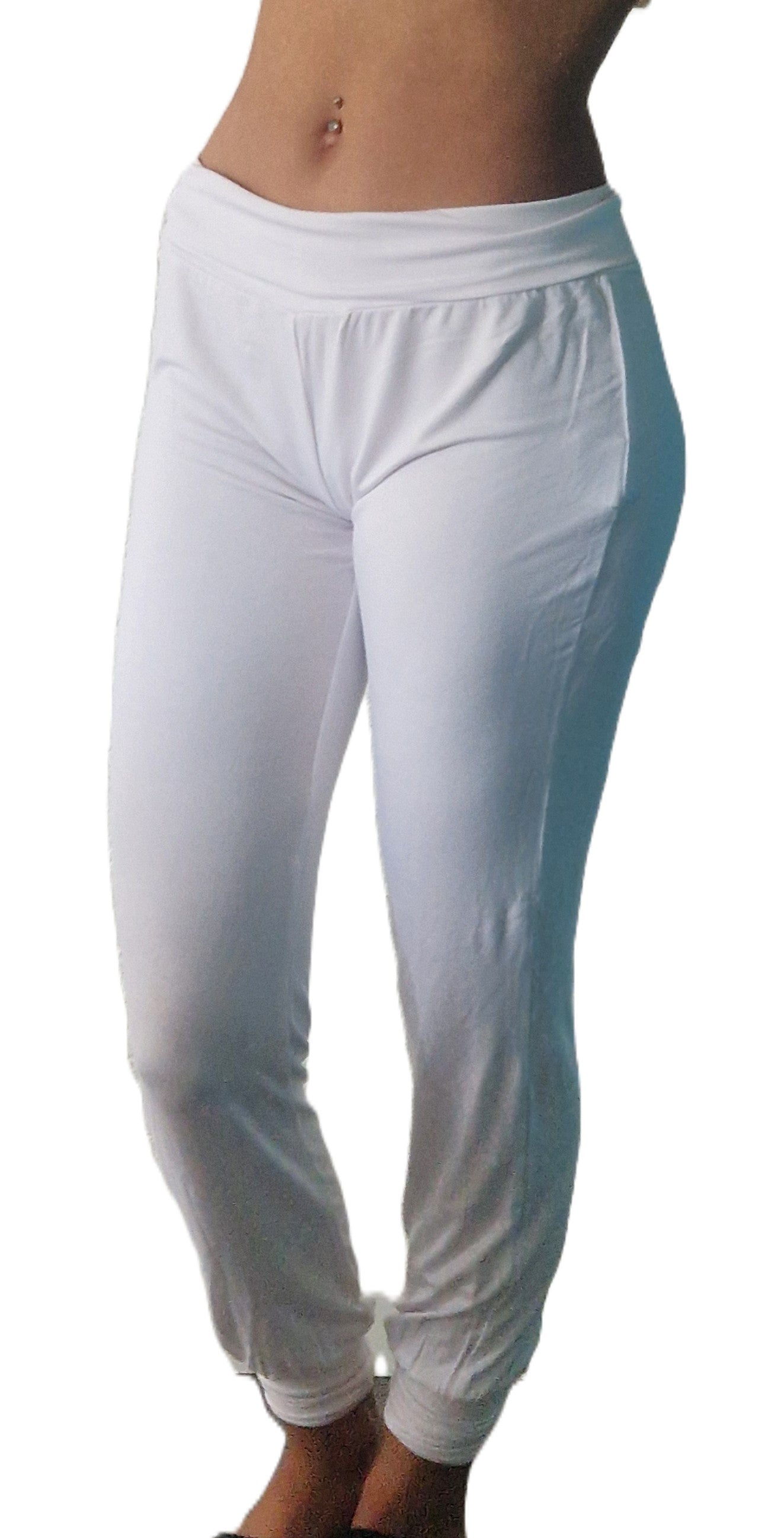 Long yoga pants white. Made of 92% bamboo textile