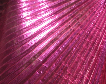 Isis Wings organza lamee in fuchsia