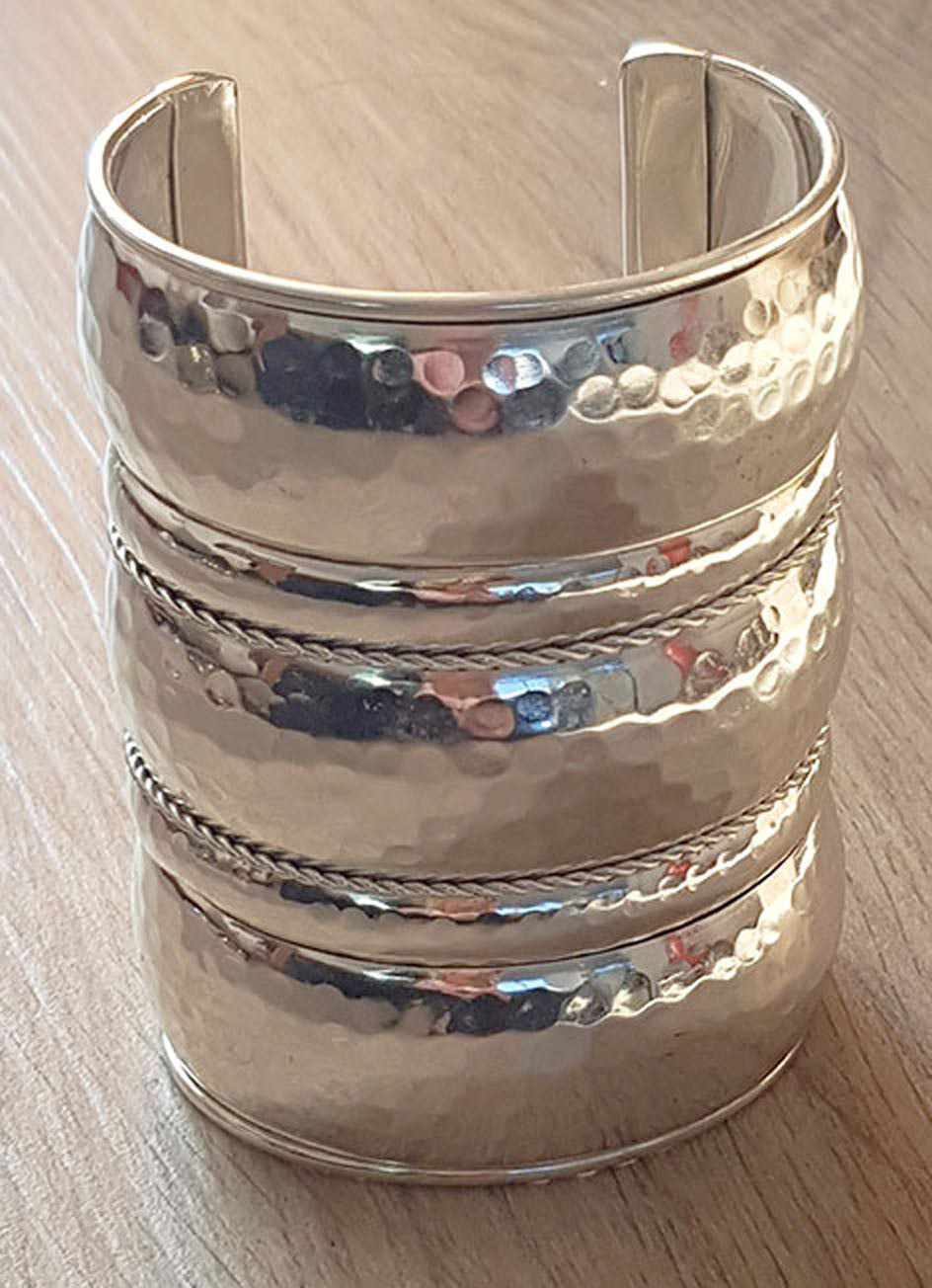 Wide silver-colored bracelet, nickel-free.