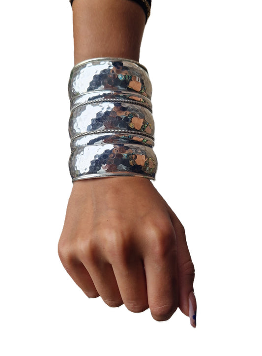 Wide silver-colored bracelet, nickel-free.