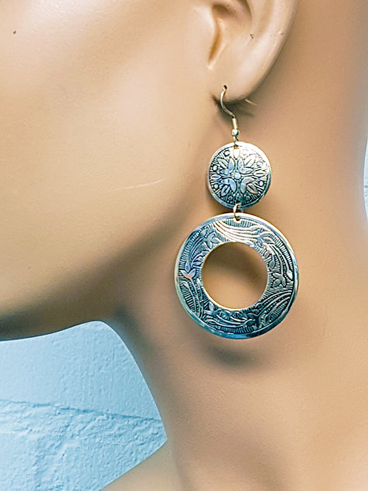 Long round earrings in old silver look