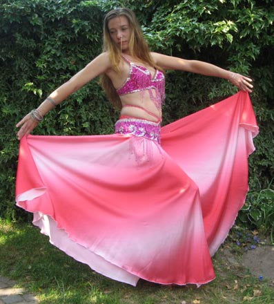 Beautiful skirt made of rayon. Color gradient in pink/white.