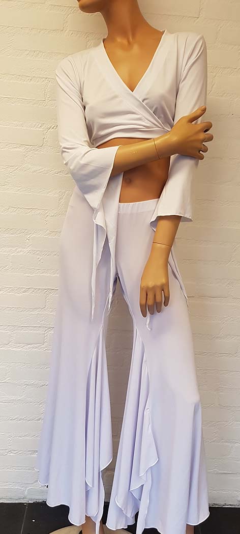 Set of pants and top in white