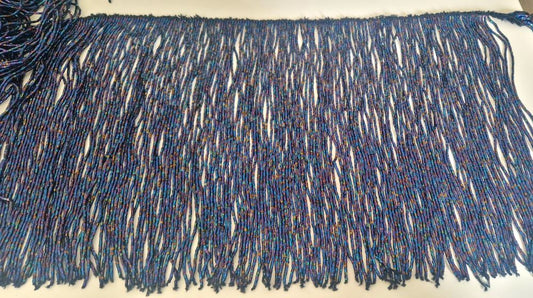 Beaded string with strands of black mother of pearl with many beads

 1 meter long, strands 30cm long