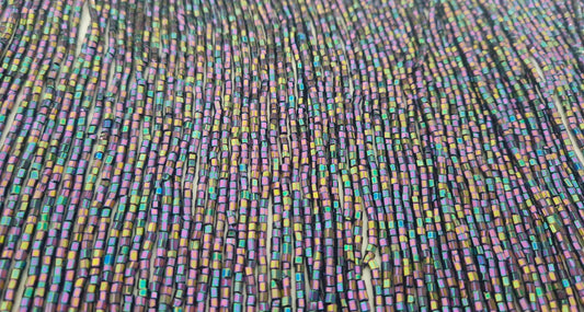 Beaded string with strands of black mother of pearl with many beads

 1 meter long, strands 30cm long
