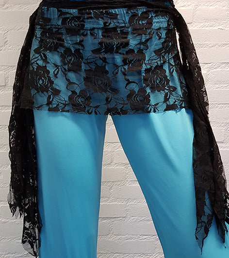 Hip scarf completely of lace. Nice alternative for a hip scarf!