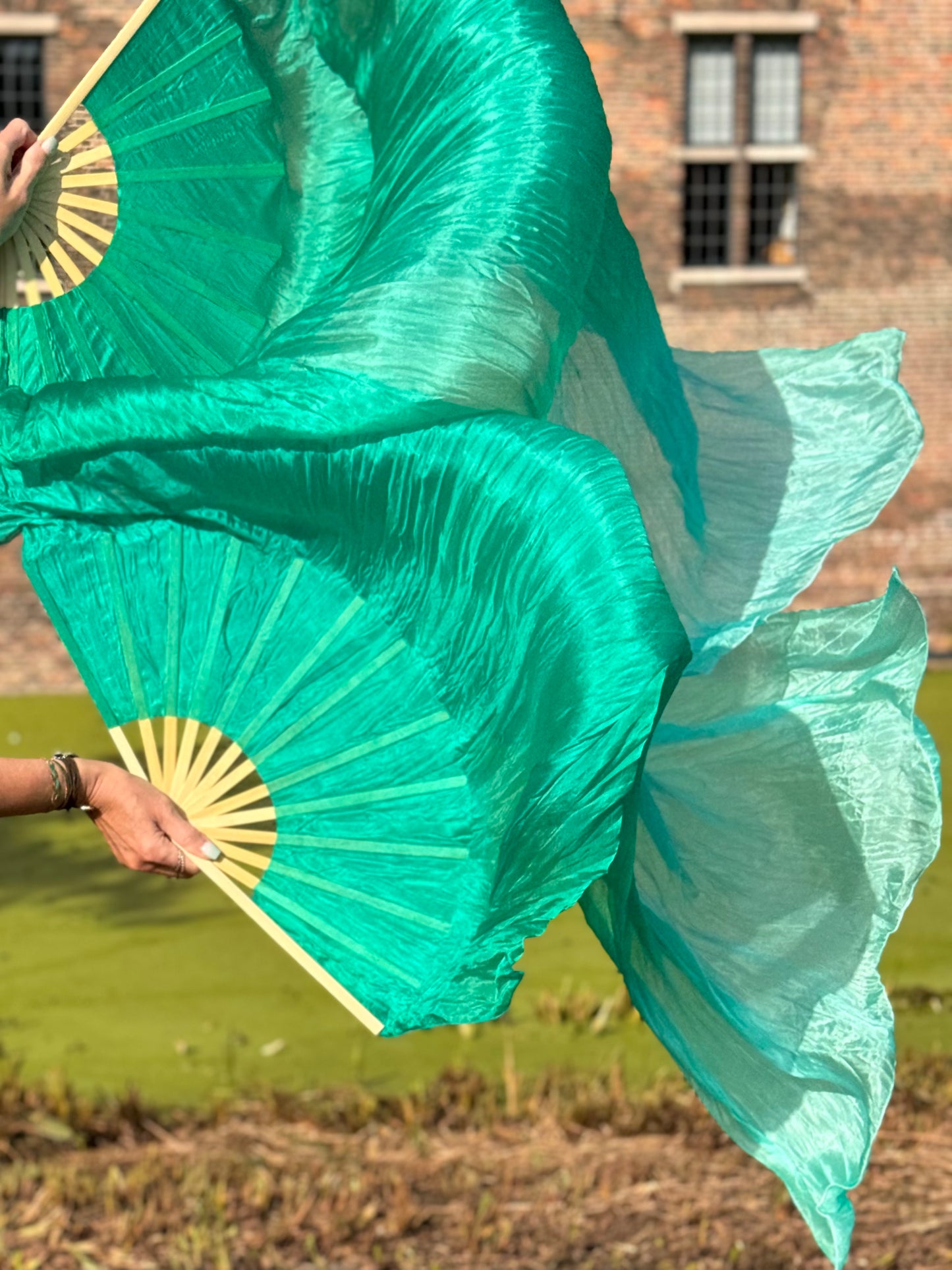 Silk fanveils set in peacock green with color gradient